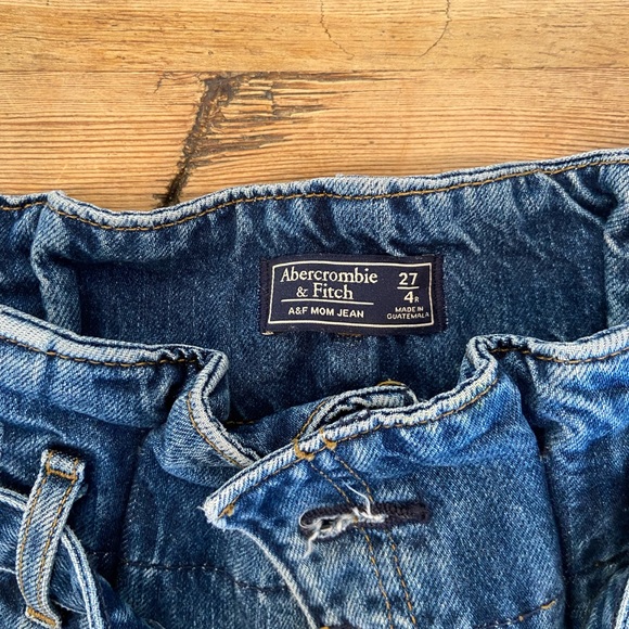 Pleated jeans with bow tie belt - Picture 7 of 7